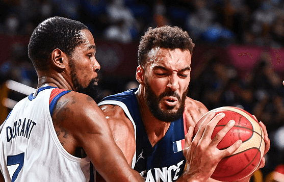 下载-关于中国羽毛球队险胜法国羽毛球队，陶菲克打破历史纪录的信息